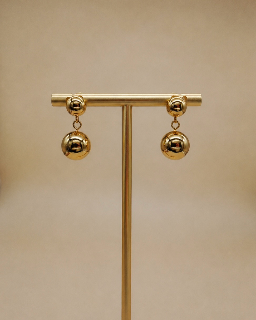 Boucles d’Oreilles Double Sphère Dorées