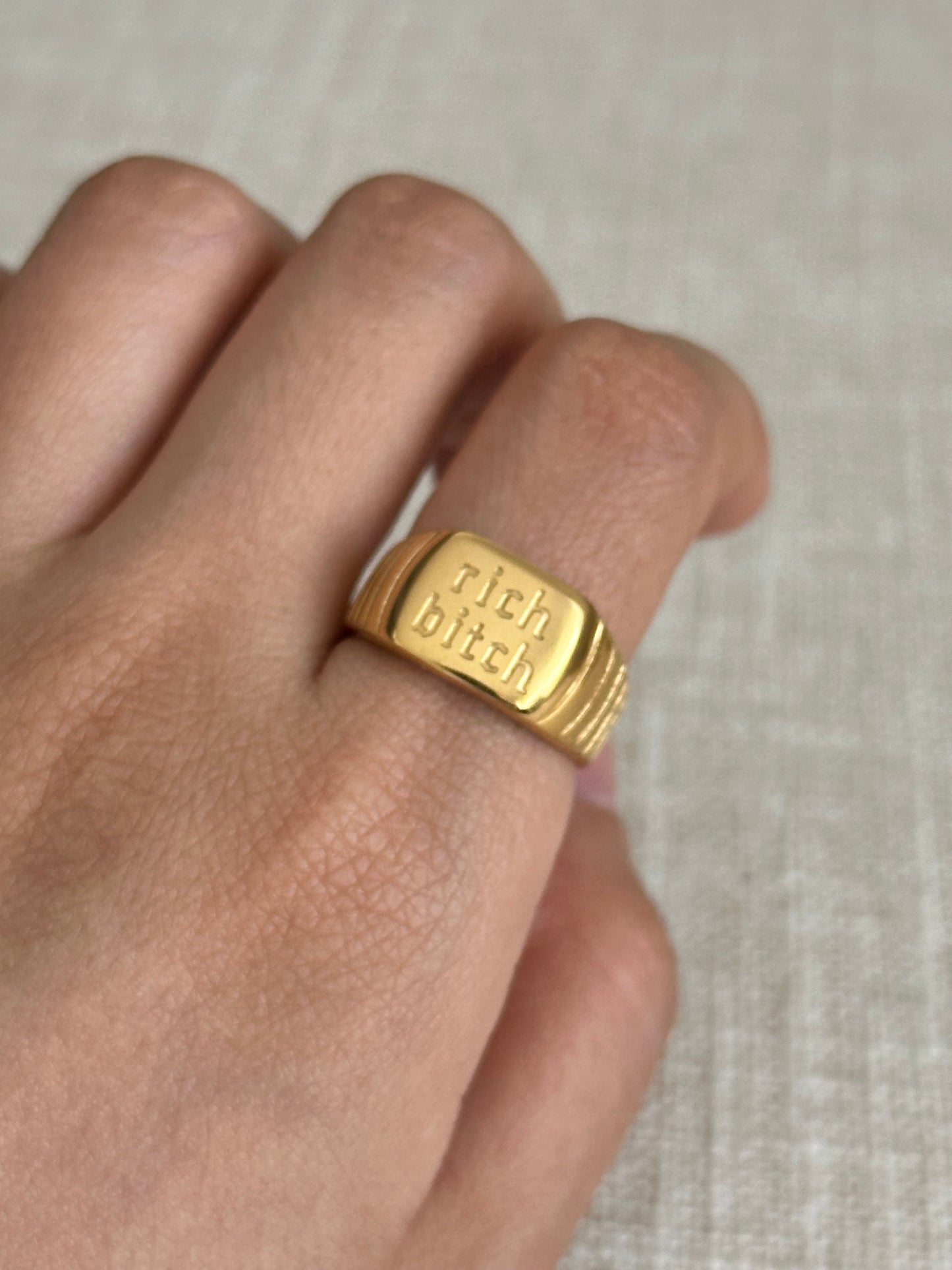 Bague Rich bitch